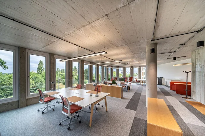 Moderne Arbeitsplätze am neuen KUPPER IT Standort in Berlin - Brain Box Campus